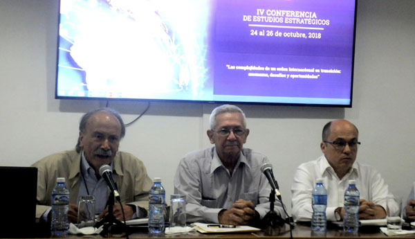 Presidencia de la sesión de clausura de la IV Conferencia de Estudios Estratégicos, del Centro de Investigaciones de Política Internacional de Cuba (CIPI), realizada en la sede del CIPI, en La Habana, el 26 de octubre de 2018. ACN FOTO/ Oriol de la Cruz ATENCIO HERNÁNDEZ Presidencia de la sesión de clausura de la IV Conferencia de Estudios Estratégicos, del Centro de Investigaciones de Política Internacional de Cuba (CIPI), realizada en la sede del CIPI, en La Habana, el 26 de octubre de 2018. ACN FOTO/ Oriol de la Cruz ATENCIO HERNÁNDEZ