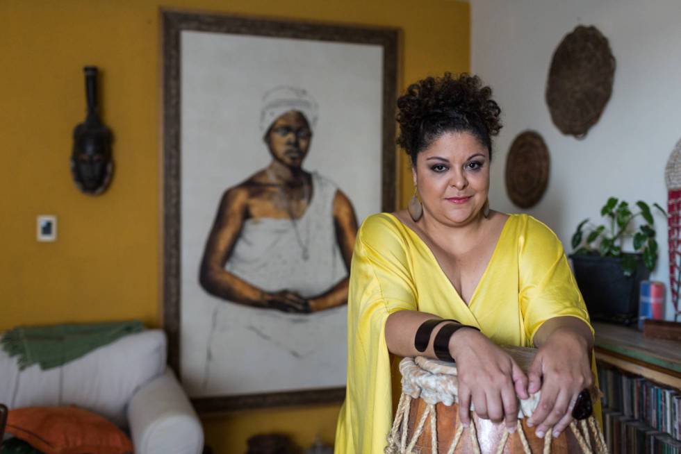 La cantante brasileña Fabiana Cozza cantará al destacado intérprete y compositor cubano José Ignacio Villa (Bola de Nieve), en un concierto titulado ¡Ay, amor!, que ofrecerá mañana en el capitalino Teatro del Museo Nacional de Bellas Artes, del Edificio de Arte Cubano. La cantante brasileña Fabiana Cozza cantará al destacado intérprete y compositor cubano José Ignacio Villa (Bola de Nieve), en un concierto titulado ¡Ay, amor!, que ofrecerá mañana en el capitalino Teatro del Museo Nacional de Bellas Artes, del Edificio de Arte Cubano.
