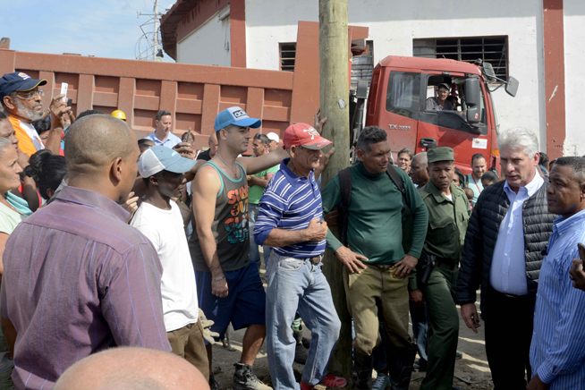 Presidente cubano transmite seguridad y confianza a damnificados habaneros 