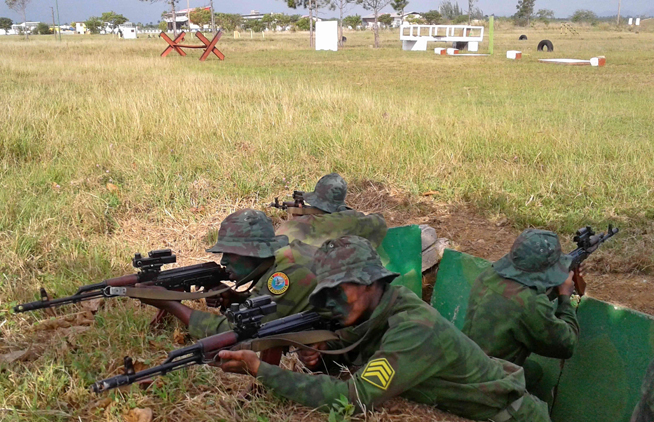 Durante el entrenamiento de mando con participación de tropas se comprobó en el terreno la disposición combativa del componente armado y no armado del Sector Militar Especial de Isla de la Juventud. Durante el entrenamiento de mando con participación de tropas se comprobó en el terreno la disposición combativa del componente armado y no armado del Sector Militar Especial de Isla de la Juventud.