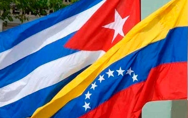 Afiliados al Sindicato de la Educación, la Ciencia y el Deporte (SNTECD) en la provincia de Santiago de Cuba manifestaron este martes su respaldo a Venezuela y a su legítimo presidente Nicolás Maduro, ante las amenazas de agresión del gobierno norteamericano. Afiliados al Sindicato de la Educación, la Ciencia y el Deporte (SNTECD) en la provincia de Santiago de Cuba manifestaron este martes su respaldo a Venezuela y a su legítimo presidente Nicolás Maduro, ante las amenazas de agresión del gobierno norteamericano.