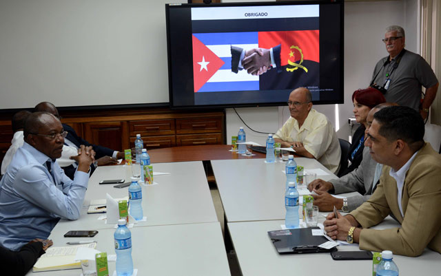 0606-canciller-angola4.jpg