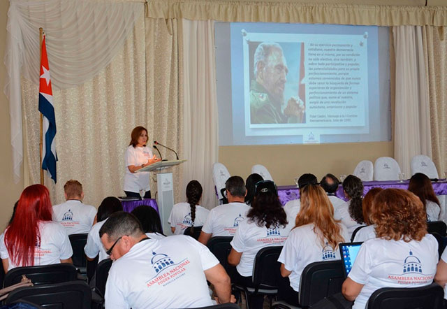 Ana María Mari Machado (centro der.), Vicepresidenta de la Asamblea Nacional del Poder Popular (ANPP), y Tubal Páez Hernández (centro izq.), Director de Comunicación Social de la ANPP, presiden el IV Encuentro Nacional de Comunicadores del Poder Popular, en el Centro de Convenciones Santa Cecilia, en Camagüey, Cuba, el 19 de junio de 2019. ACN FOTO/ Rodolfo BLANCO CUÉ 0619-comunicadores-pp1.jpg