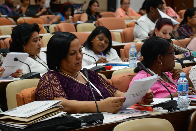 Aprobaron parlamentarios cubanos unánimemente dictamen del Proyecto de Ley Electoral