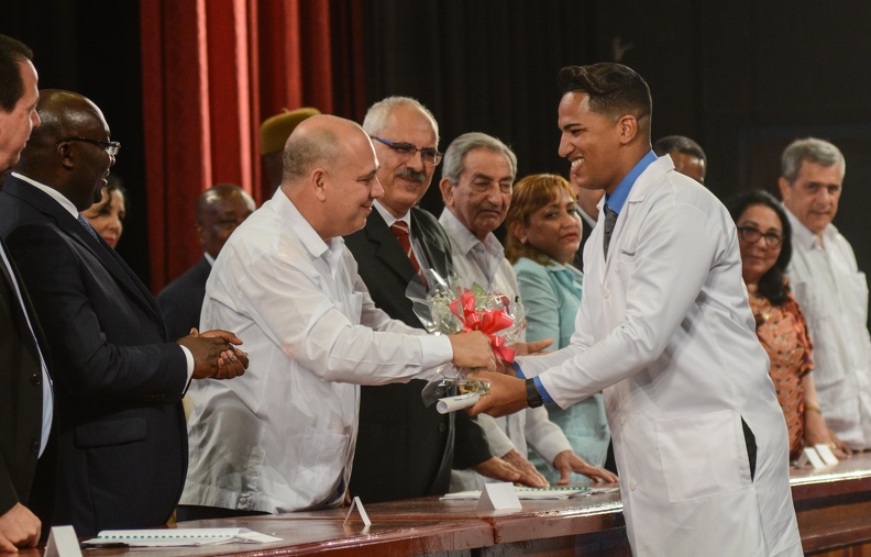 0718-graduacion-medicos.jpg