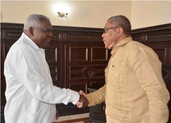 Recibe Esteban Lazo Hernández (I), presidente de la Asamblea Nacional del Poder Popular (ANPP), a Samuel Hendrik Goagoseb (D), embajador de la República de Namibia, en el Capitolio Nacional, sede institucional de la ANPP, en La Habana, Cuba, el 14 de marzo de 2019 Recibe Esteban Lazo Hernández (I), presidente de la Asamblea Nacional del Poder Popular (ANPP), a Samuel Hendrik Goagoseb (D), embajador de la República de Namibia, en el Capitolio Nacional, sede institucional de la ANPP, en La Habana, Cuba, el 14 de marzo de 2019