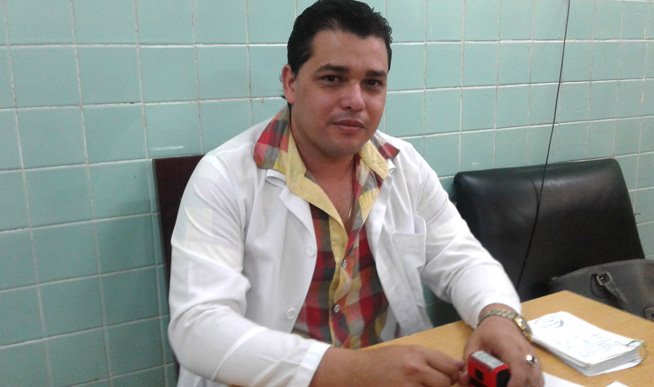 El Doctor Jesús Manuel Vega Rojas, especialista de primer grado en Ortopedia y Traumatología y jefe de ese servicio en el Hospital General Docente Agosthino Neto, en entrevista para la Agencia Cubana de Noticias (ACN) en la provincia Guantánamo, Cuba, 21 de marzo de 2019. El Doctor Jesús Manuel Vega Rojas, especialista de primer grado en Ortopedia y Traumatología y jefe de ese servicio en el Hospital General Docente Agosthino Neto, en entrevista para la Agencia Cubana de Noticias (ACN) en la provincia Guantánamo, Cuba, 21 de marzo de 2019.