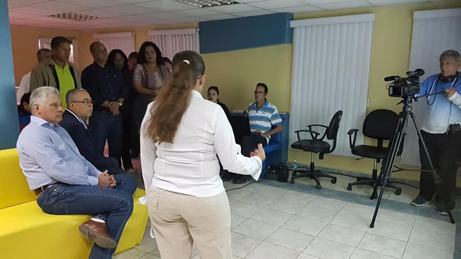 Temprano comienza la agenda del Presidente Díaz-Canel y el Consejo de Ministros como parte de la visita a #LaHabana En la Empresa Productora de Alimentos de Regla PRODAL, insiste en la calidad de los productos, el aprovechamiento de las capacidades productivas y las inversiones. Subrayó que esta Empresa es fundamental para la alimentación de la población. Temprano comienza la agenda del Presidente Díaz-Canel y el Consejo de Ministros como parte de la visita a #LaHabana En la Empresa Productora de Alimentos de Regla PRODAL, insiste en la calidad de los productos, el aprovechamiento de las capacidades productivas y las inversiones. Subrayó que esta Empresa es fundamental para la alimentación de la población.