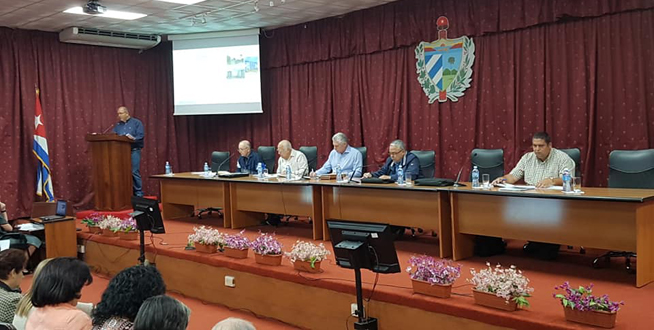 Estamos en el Centro de Convenciones de Cojímar y comienza la Reunión de conclusiones de la visita del Consejo de Ministros a la provincia de #LaHabana Asisten el presidente Díaz-Canel, vicepresidentes, ministros y los principales directivos del Partido y el gobierno en la capital. Estamos en el Centro de Convenciones de Cojímar y comienza la Reunión de conclusiones de la visita del Consejo de Ministros a la provincia de #LaHabana Asisten el presidente Díaz-Canel, vicepresidentes, ministros y los principales directivos del Partido y el gobierno en la capital.