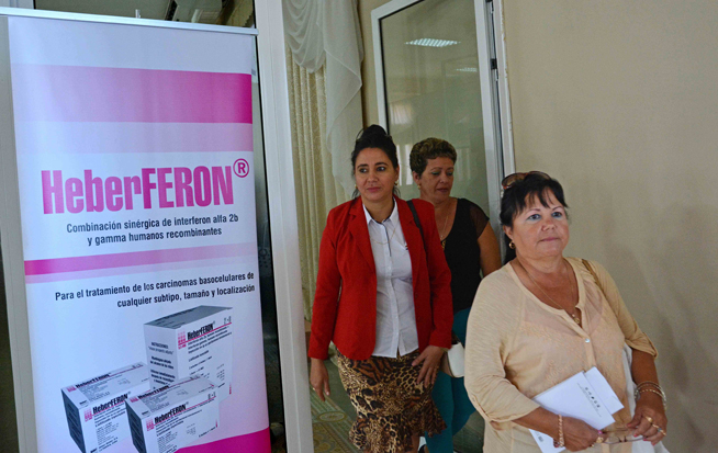 Participantes en el evento científico sobre la extensión del uso de Heberferon en la provincia Camagüey, efectuado en el Centro de Convenciones Santa Cecilia, el 27 de marzo de 2019. 