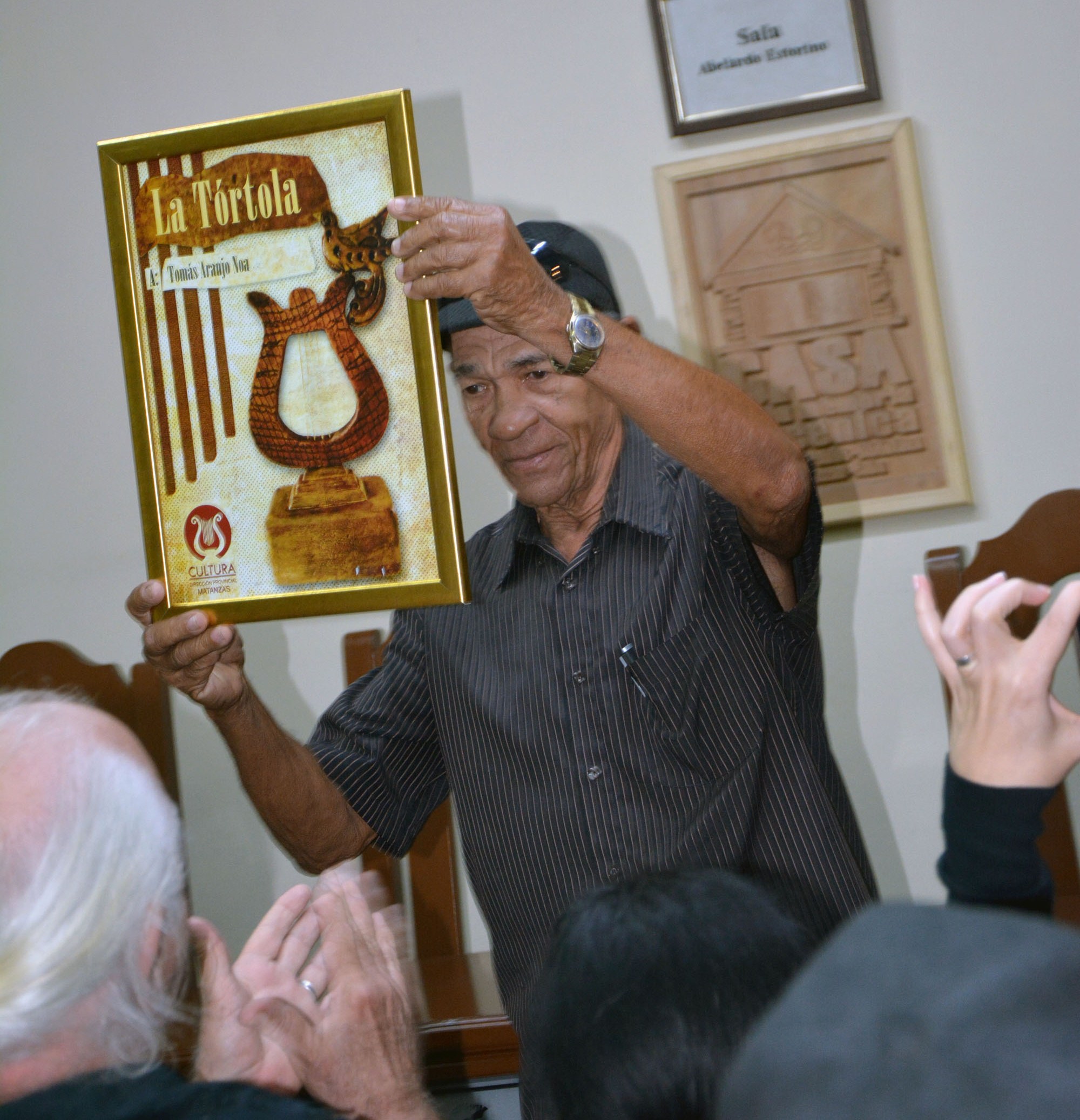 Tomás Araujo Noa, gloria del arte circense cubano, recibió la Distinción La Tórtola, que concede la Dirección provincial de Cultura en Matanzas a personalidades que resaltan por sus aportes al sector. Matanzas, 28 de marzo de 2019. Tomás Araujo Noa, gloria del arte circense cubano, recibió la Distinción La Tórtola, que concede la Dirección provincial de Cultura en Matanzas a personalidades que resaltan por sus aportes al sector. Matanzas, 28 de marzo de 2019.