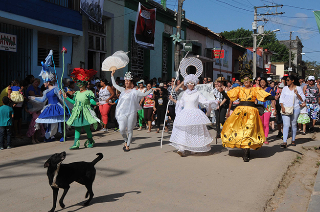 Desfile inaugural XXI Bienal Internacional de Humorismo Gráfico, en la avenida 41, en San Antonio de los Baños, Artemisa, el 31 de marzo de 2019. Desfile inaugural XXI Bienal Internacional de Humorismo Gráfico, en la avenida 41, en San Antonio de los Baños, Artemisa, el 31 de marzo de 2019.