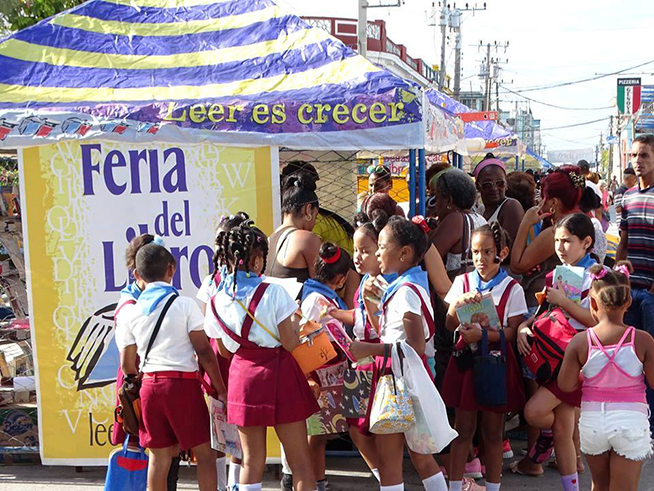 Un amplio y fructíferoprograma académico ha destacado entre las actividades del capítulo guantanamero de la Feria del Libro Cuba 2019, que concluirá hoy tras cinco jornadas de promoción literaria, ventas, extensiones comunitarias, intercambios y espectáculos culturales. Un amplio y fructíferoprograma académico ha destacado entre las actividades del capítulo guantanamero de la Feria del Libro Cuba 2019, que concluirá hoy tras cinco jornadas de promoción literaria, ventas, extensiones comunitarias, intercambios y espectáculos culturales.