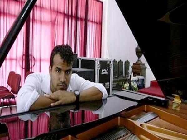 0516-Ernesto Oliva- joven pianista gtmero.jpg