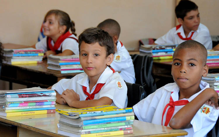 0520-alumnos-escuela-primaria.jpg