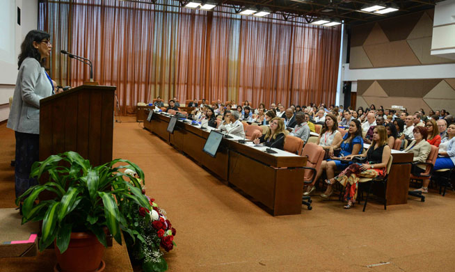 Intervención de la Dra.Silvia Elena Turcios (I), presidenta de la Sociedad Cubana de Endocrinología, durante la inauguración del Primer Congreso Internacional de Diabetes, en el Palacio de las Convenciones, en La Habana, el 22 de mayo de 2019. Intervención de la Dra.Silvia Elena Turcios (I), presidenta de la Sociedad Cubana de Endocrinología, durante la inauguración del Primer Congreso Internacional de Diabetes, en el Palacio de las Convenciones, en La Habana, el 22 de mayo de 2019.