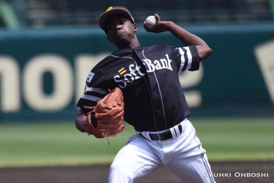 0530-livan moinelo softbank.jpg