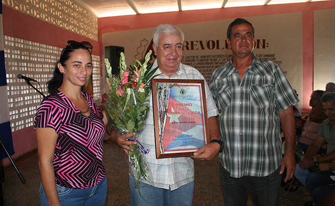 1106-azcuba-2.jpg
