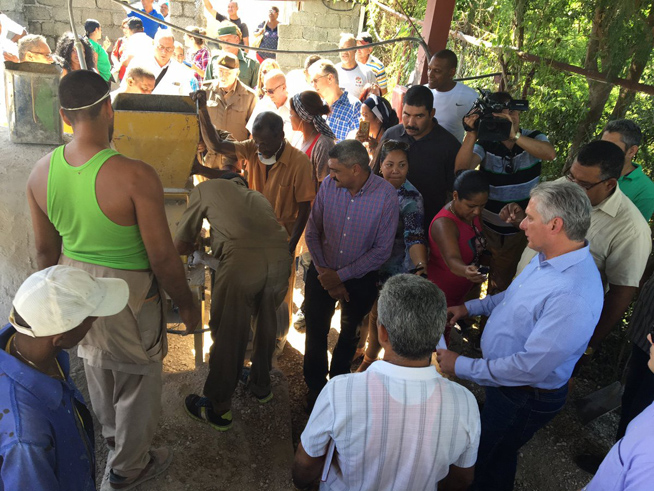 1114-Díaz-Canel en Caimanera-02.jpg
