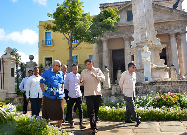 Fiji's Prime Minister tours Old Havana Historic Center