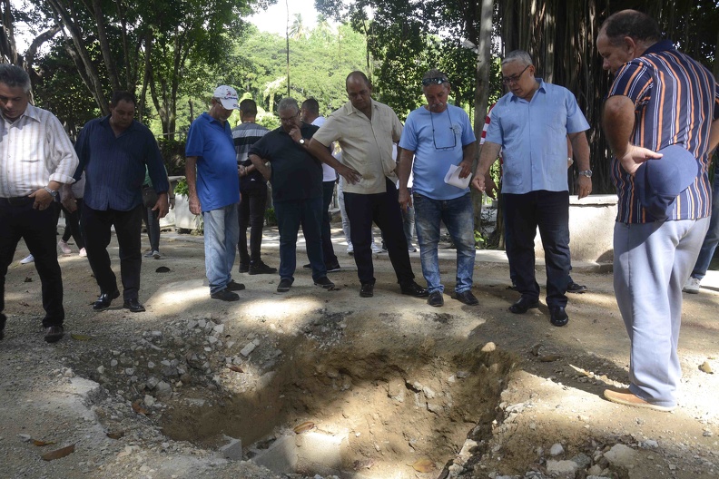 Luis Antonio Torres Iríbar (segunda de der. a izq.), primer secretario del Comité Provincial del Partido Comunista de Cuba, realiza un recorrido por los Jardínes de la Tropical, el 6 de octubre de 2019, con motivo del aniversario 500 de la fundación de la Villa de San Cristóbal de La Habana Luis Antonio Torres Iríbar (segunda de der. a izq.), primer secretario del Comité Provincial del Partido Comunista de Cuba, realiza un recorrido por los Jardínes de la Tropical, el 6 de octubre de 2019, con motivo del aniversario 500 de la fundación de la Villa de San Cristóbal de La Habana