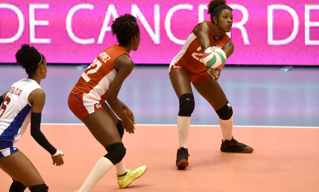 1009-Cubana-Ivy-Vila-al-recibo-Foto-norceca.jpg