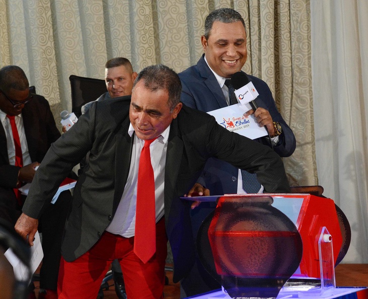 Miguel Borroto (I), mentor de los Toros de la llanura, durante el sorteo para escoger los refuerzos, para la segunda etapa de la LIX Serie Nacional de Béisbol, en el Centro de Convenciones Santa Cecilia, en Camagüey, el 18 de octubre de 2019. Miguel Borroto (I), mentor de los Toros de la llanura, durante el sorteo para escoger los refuerzos, para la segunda etapa de la LIX Serie Nacional de Béisbol, en el Centro de Convenciones Santa Cecilia, en Camagüey, el 18 de octubre de 2019.