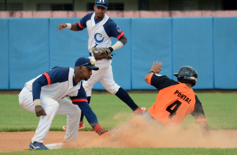 Segundo juego de la subserie particular entre Villa Clara y Camagüey, correspondiente a la 59 Serie Nacional de Béisbol, en el estadio Cándido González, en la provincia Camagüey, el 20 de septiembre de 2019. ACN FOTO/Rodolfo BLANCO CUÉ 0922-camaguey-villa-clara-beisbol1.jpg