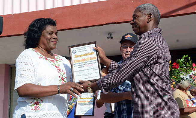 0925-CDR-MEDALLA_04.jpg