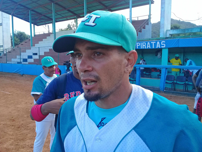 0906-0MIguel Ángel Lastra_pitcher Pirata.jpg