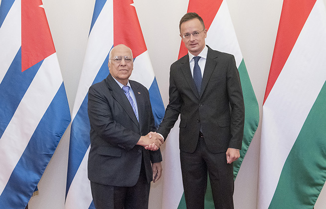 0917-VP Cabrisas con el Ministro de Relaciones Exteriors y Comercio Peter Zsijjarto.jpg