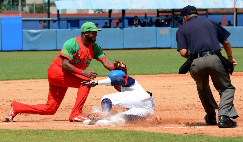 0925-Béisbol-Las Tunas Vs Camaguey-1.jpg