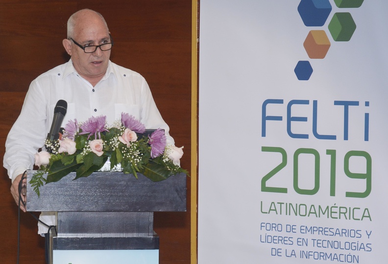 José Fidel Santana Núñez, viceministro primero de Ciencia, Tecnología y Medio Ambiente de Cuba (Citma), durante su intervención en el Foro de Empresarios y Líderes en Tecnologías de la Información (FELTI), en el salón Gran Canaria del hotel Meliá Habana, Cuba, el 25 de septiembre de 2019.