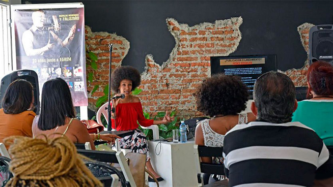 Una estrategia de formación profesional para productores y artistas del sistema de instituciones de la música en Cuba, para lograr avances en un entorno competitivo y cambiante, estuvo entre los temas de los espacios teóricos de la XVI edición del Festival Piña Colada en Ciego de Ávila. Una estrategia de formación profesional para productores y artistas del sistema de instituciones de la música en Cuba, para lograr avances en un entorno competitivo y cambiante, estuvo entre los temas de los espacios teóricos de la XVI edición del Festival Piña Colada en Ciego de Ávila.