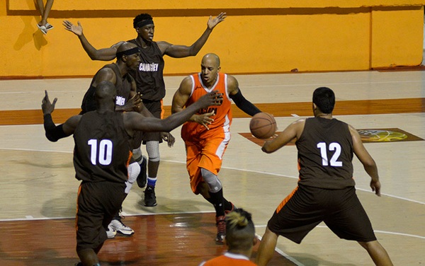 Con éxito de 68 puntos por 65 ante Capitalinos, el equipo de Matanzas logró hoy una importante victoria en el inicio de las décimas series particulares correspondientes a la Liga Superior de Baloncesto (LSB), rama masculina. Con éxito de 68 puntos por 65 ante Capitalinos, el equipo de Matanzas logró hoy una importante victoria en el inicio de las décimas series particulares correspondientes a la Liga Superior de Baloncesto (LSB), rama masculina.
