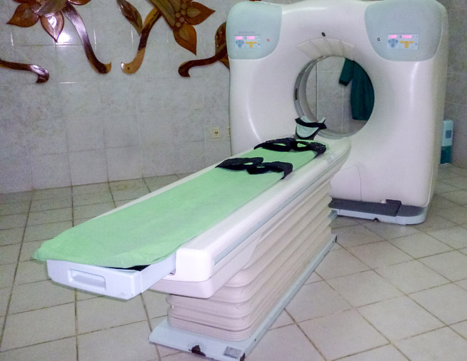 Con la recuperación reiterada de máquinas de hemodiálisis afectadas por el tiempo de explotación en diversas unidades de Salud, el Centro Provincial de Electromedicina de Las Tunas responde al llamado para sustituir importaciones, labor que alterna con el mantenimiento de la tecnología médica. Con la recuperación reiterada de máquinas de hemodiálisis afectadas por el tiempo de explotación en diversas unidades de Salud, el Centro Provincial de Electromedicina de Las Tunas responde al llamado para sustituir importaciones, labor que alterna con el mantenimiento de la tecnología médica.