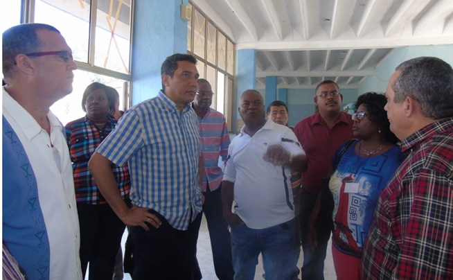 Eduardo Rodríguez Dávila, Ministro de Transporte, exhortó este miércoles a rehabilitar con esmero y prontitud la estación central ferroviaria de esta ciudad, sexta urbe más poblada de Cuba y segunda de la ínsula caribeña en disfrutar de ese adelanto técnico, solamente superada por la capital del país. Eduardo Rodríguez Dávila, Ministro de Transporte, exhortó este miércoles a rehabilitar con esmero y prontitud la estación central ferroviaria de esta ciudad, sexta urbe más poblada de Cuba y segunda de la ínsula caribeña en disfrutar de ese adelanto técnico, solamente superada por la capital del país.