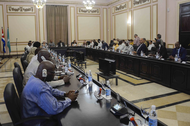 Reciben en el Capitolio Nacional de Cuba a embajadores africanos