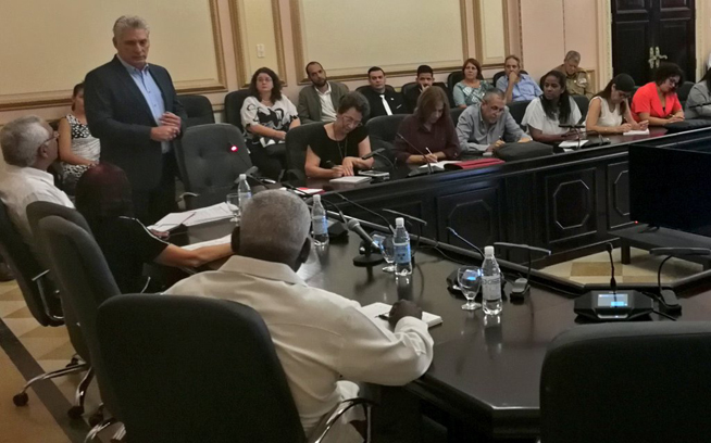 El presidente de los Consejos de Estado y de Ministros de #Cuba @DiazCanelB, asiste al acto de inicio del curso intensivo sobre técnicas normativas, para diputados y juristas, como apoyo al amplio proceso legislativo que se desarrolla en el país