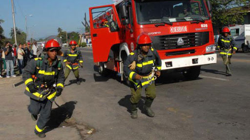Capacitan con normas técnicas Cuerpo de Bomberos de Cuba
