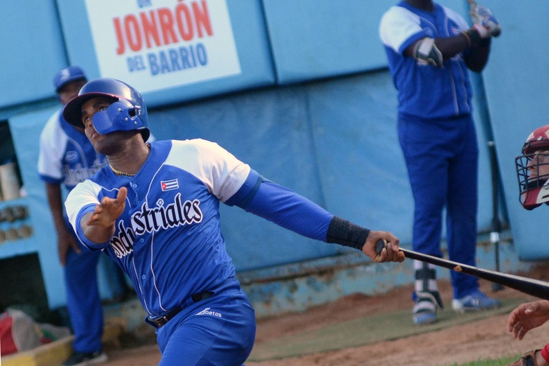 0211-ciego-industriales-beisbol3.jpg