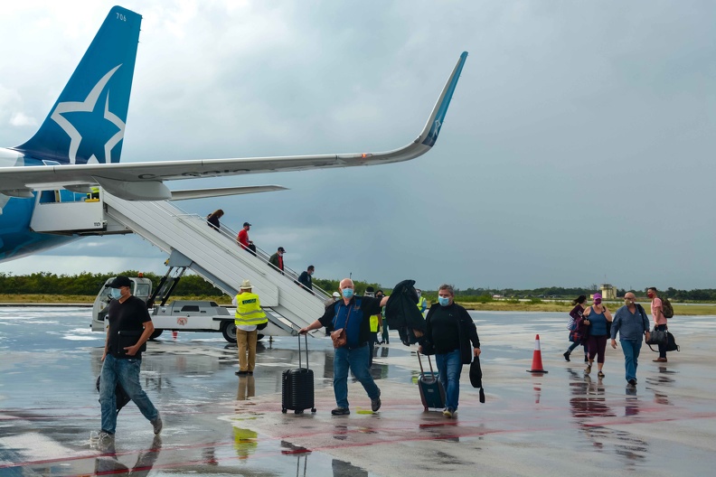 1103-aeropuerto-holguin3.jpg