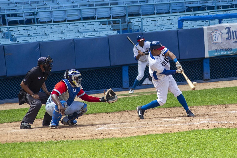 0110-beisbol-ciego-industriales2.jpg