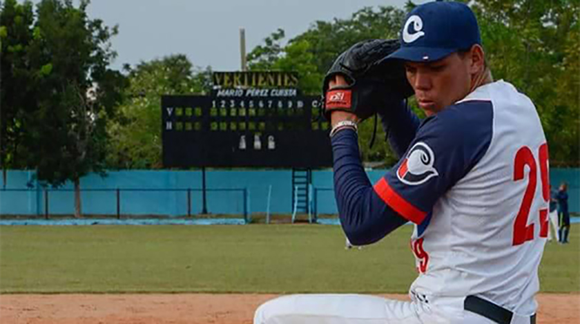 Camagüeyano Yariel Rodríguez es promovido por los Dragones de Chunichi