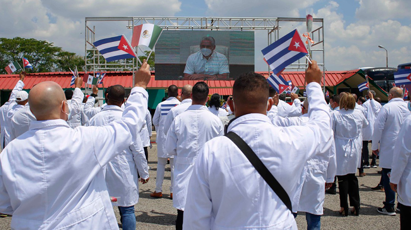 Retornan colaboradores cubanos que ayudaron a enfrentar la pandemia en México