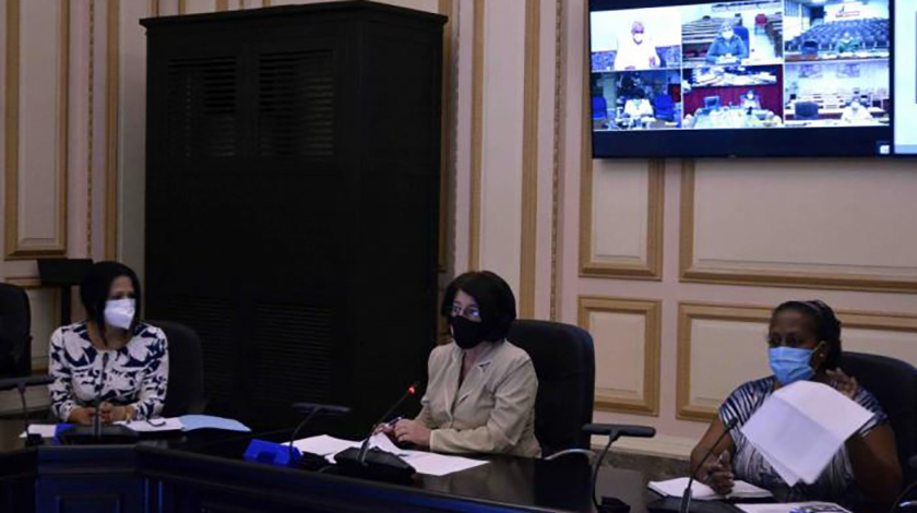 Con el objetivo de continuar apoyando el desarrollo económico-social y las demás prioridades del país, en un contexto caracterizado por el recrudecimiento del bloqueo impuesto por el Gobierno de Estados Unidos y los efectos de la pandemia de la COVID-19, en la sesión de este martes del Consejo de Estado fueron adoptados tres decretos-leyes y un acuerdo relacionados con importantes temas de la actualidad cubana.