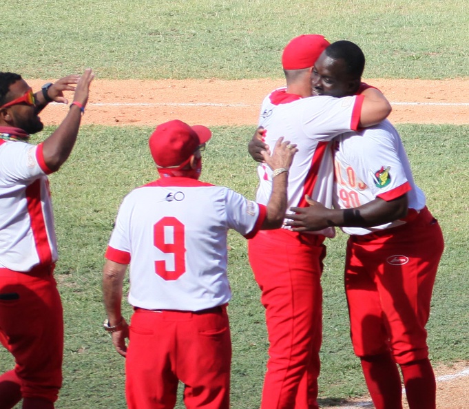 Yoisnel Camejo (centro, uniforma rojo y blanco, saltando) anotó por wild pitch la carrera que le dió la victoria a Matanzas sobre Granma en el quinto juego de la final beisbolera cubana que se desarrolla en el estadio José Antonio Huelga, en Sancti Spíritus, Cuba, el 2 de abril de 2021. ACN FOTO/Oscar ALFONSO SOSA