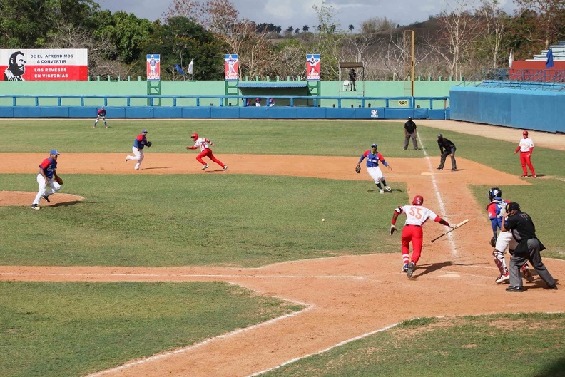 Yoisnel Camejo (centro, uniforma rojo y blanco, saltando) anotó por wild pitch la carrera que le dió la victoria a Matanzas sobre Granma en el quinto juego de la final beisbolera cubana que se desarrolla en el estadio José Antonio Huelga, en Sancti Spíritus, Cuba, el 2 de abril de 2021. ACN FOTO/Oscar ALFONSO SOSA