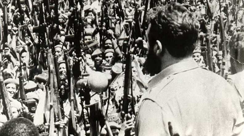 El peligro de la inminente invasión armada contra Cuba estuvo marcada el 15 de abril de 1961 con los criminales bombardeos a los aeropuertos de San Antonio de los Baños, Ciudad Libertad y Santiago de Cuba perpetrados por aviones norteamericanos procedentes de Guatemala, que dejaron 7 fallecidos entre los que se encontraba el joven Eduardo García Delgado, quien antes de morir escribió con su sangre el nombre del líder de la Revolución.