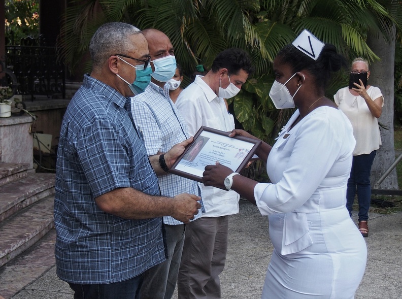 Reconocen a implicados en el proceso de vacunación en La Habana